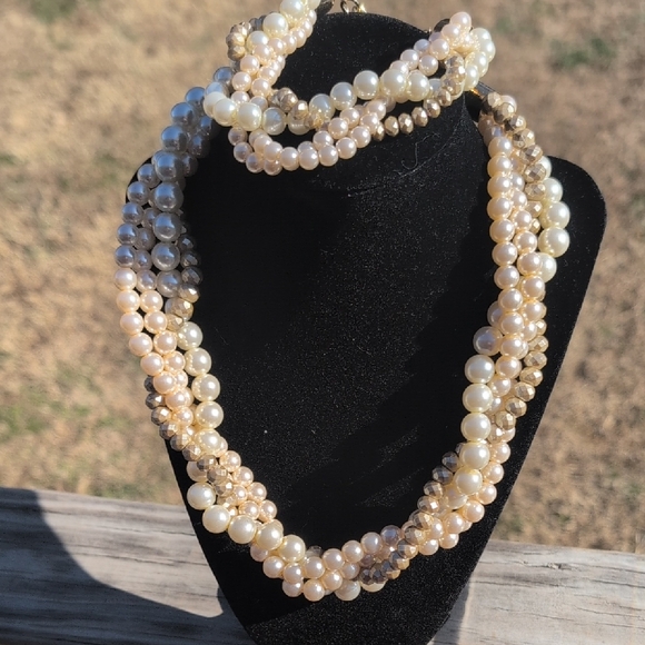 Jewelry - Elegant Faux Pearl and Gold Beaded Necklace Set